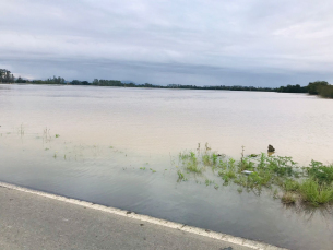 Notícia - Acessos a Maracajá estão interditados devido à água na pista (FOTOS e VÍDEO)