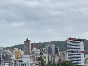 Notícia - Após a chuva, céu encoberto e frio no Sul do Estado