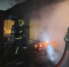 Notícia - Morro da Fumaça: Depósito de embalagens é atingido por incêndio