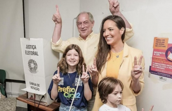 Notícia - Ciro Gomes vota em Fortaleza