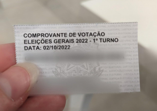 Notícia - Saiba se o eleitor deve guardar comprovante de votação entregue na urna