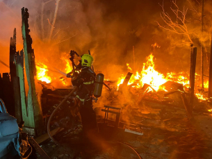 Notícia - Bombeiros combatem incêndio em residência de Araranguá