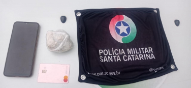 Notícia - Polícia Militar apreende crack durante abordagem em Criciúma