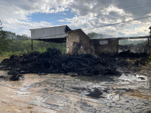 Notícia - Incêndio gerou prejuízo estimado em R$ 200 mil para empresa de Urussanga