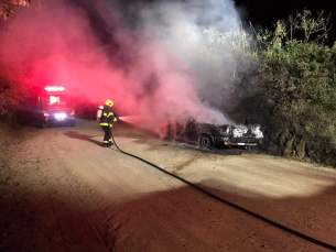 Notícia - Incêndio atinge carro em Urussanga