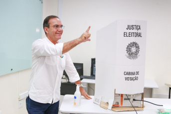 Notícia - Décio Lima vota em Blumenau  