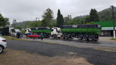 Notícia - Urussanga também registra trecho interditado por manifestantes (FOTOS E VÍDEOS)