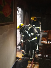 Notícia - Criciúma: Casa é consumida por chamas em incêndio no bairro Paraíso