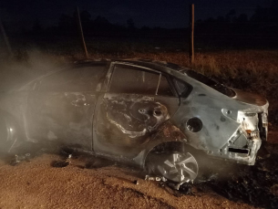 Notícia - Incêndio atinge veículo e mobiliza bombeiros em Içara