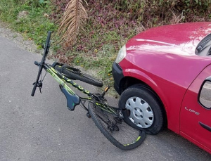 Notícia - Cocal do Sul: Ciclista fica ferido após ser atropelado por carro na SC-108 (VÍDEO)