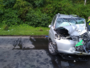 Notícia - Colisão de carros deixa ao menos quatro pessoas feridas em Nova Veneza  