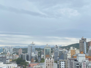 Notícia - Segunda-feira de tempo nublado e chuva no Sul de SC