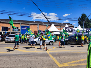 Notícia - Manifestações continuam neste feriado de Proclamação da República (FOTOS E VÍDEOS)