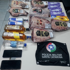 Notícia - PM encontra carnes, bebidas e chocolates roubados de supermercados em Criciúma 