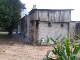 Notícia - Estufa de fumo pega fogo em Turvo