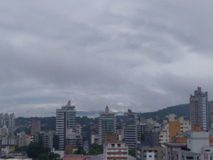 Notícia - Terça-feira segue com chuva em Criciúma e região