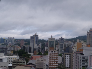 Notícia - Segunda-feira com possibilidade de chuva fraca à tarde