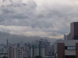 Notícia - Quarta-feira com tempo nublado e possibilidade de chuva 