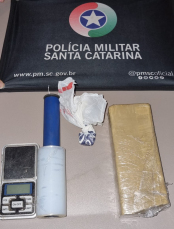 Notícia - Polícia Militar apreende maconha e cocaína em residência de Criciúma