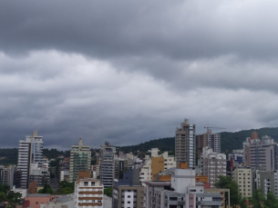 Notícia - Terça-feira com tempo fechado e possibilidade de pancada de chuva em Criciúma e região