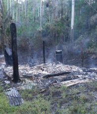 Notícia - Incêndio destrói casa de madeira em Timbé do Sul