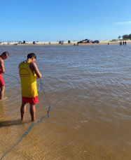 Notícia - Bombeiros buscam por homem desaparecido na Barra do Torneiro