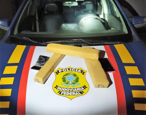 Notícia - Carro com placas de Criciúma é encontrado com quase três quilos de maconha na BR-101