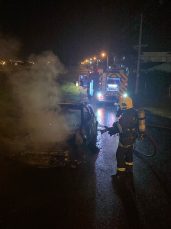 Notícia - Carro rebaixado pega fogo por vazamento de combustível em Cocal do Sul