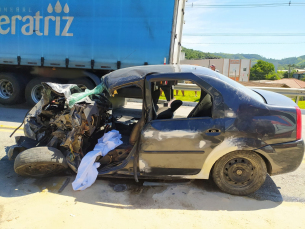 Notícia - Motorista fica gravemente ferido após colisão contra caminhão na BR-282 (FOTOS)