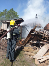 Notícia - Incêndio destrói estrutura de forno de carvão em Sombrio