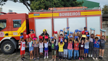 Notícia - No Extremo Sul, bombeiros arrecadam mais de 300 caixas de bombom e ovos de páscoa