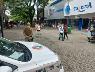 Notícia - Polícia Militar reforça policiamento em áreas comerciais de Criciúma (FOTOS)