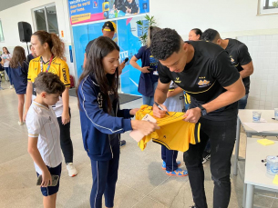 Notícia - Jogadores do Criciúma participam de ação com estudantes do Marista (FOTOS)