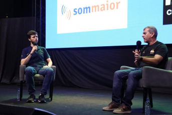 Notícia - Tencati fala sobre gestão de um time de futebol no palco no Empreende SC