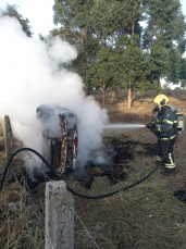 Notícia - Carro capota e pega fogo em Balneário Rincão