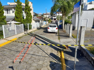 Notícia - Homem sofre queda de quatro metros trabalhando em manutenção de poste de energia