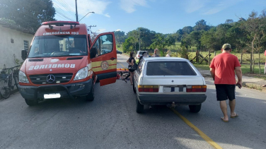 Notícia - Motociclista e passageira ficam feridos após acidente em Criciúma