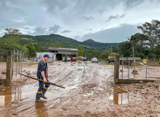 Notícia - Após a chuva, é hora de reconstrução em Praia Grande