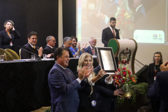 Notícia - Cerimônia prestigiada marca homenagem do Legislativo Catarinense à Unesc