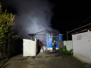 Notícia - Criciúma: bombeiros combatem incêndio em residência no bairro Vila Francesa