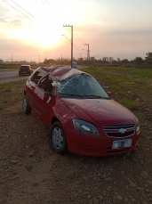 Notícia - Motorista perde o controle e capota veículo em Forquilhinha