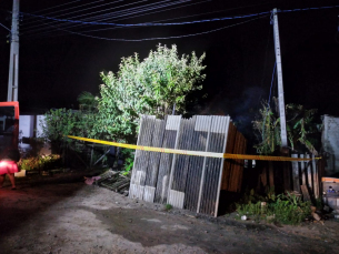 Notícia - Casa de madeira pega fogo em Balneário Arroio do Silva