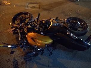 Notícia - Jovem fica ferida após colisão entre carro e moto em Urussanga