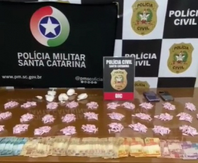 Notícia - Traficante é preso com um quilo de cocaína e R$ 8 mil em Tubarão