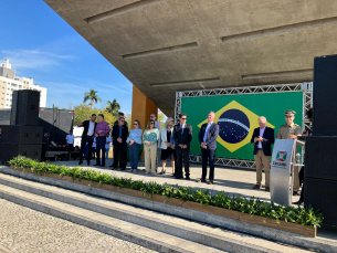 Notícia - Troca da bandeira marca abertura da Semana da Pátria em Criciúma