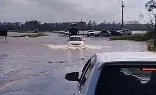 Notícia - Chuva deixa trecho alagado na SC-447 em Araranguá