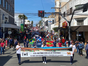 Notícia - Desfile Cívico de Içara reuniu quase 10 mil pessoas