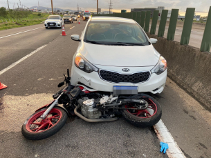 Notícia - Motociclista morre após atropelar pedestre e ser atropelado por dois carros na BR-101