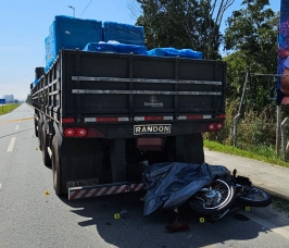 Notícia - Motociclista morre após colidir em traseira de caminhão na BR-101