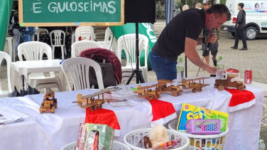 Notícia - Grupo de voluntários arrecada brinquedos e guloseimas neste sábado, na Praça Nereu Ramos